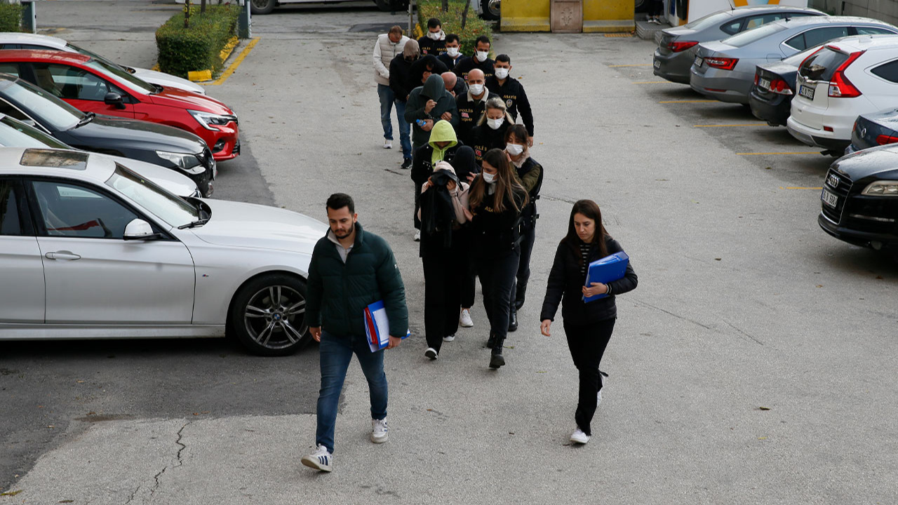 Eskişehir merkezli 3 ilde dolandırıcılık operasyonu: 8 kişi yakalandı!