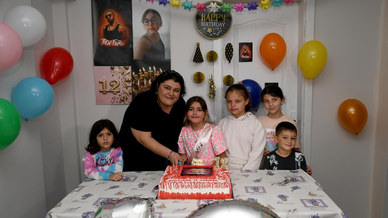 Kuşadası Belediyesi’nden lösemi hastası Gülcihan’a sürpriz doğum günü kutlaması