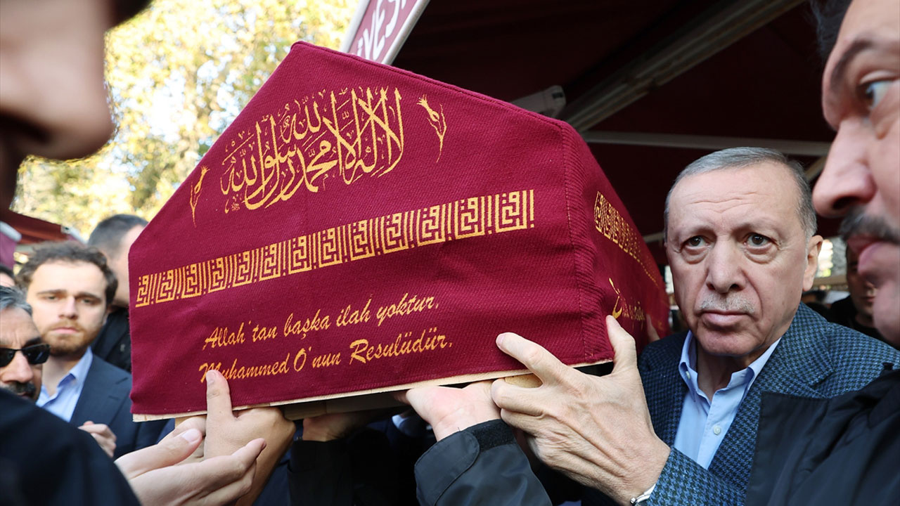Cumhurbaşkanı Erdoğan, Esad Coşan'ın eşi Hacer Muhterem Coşan'ın cenazesine katıldı