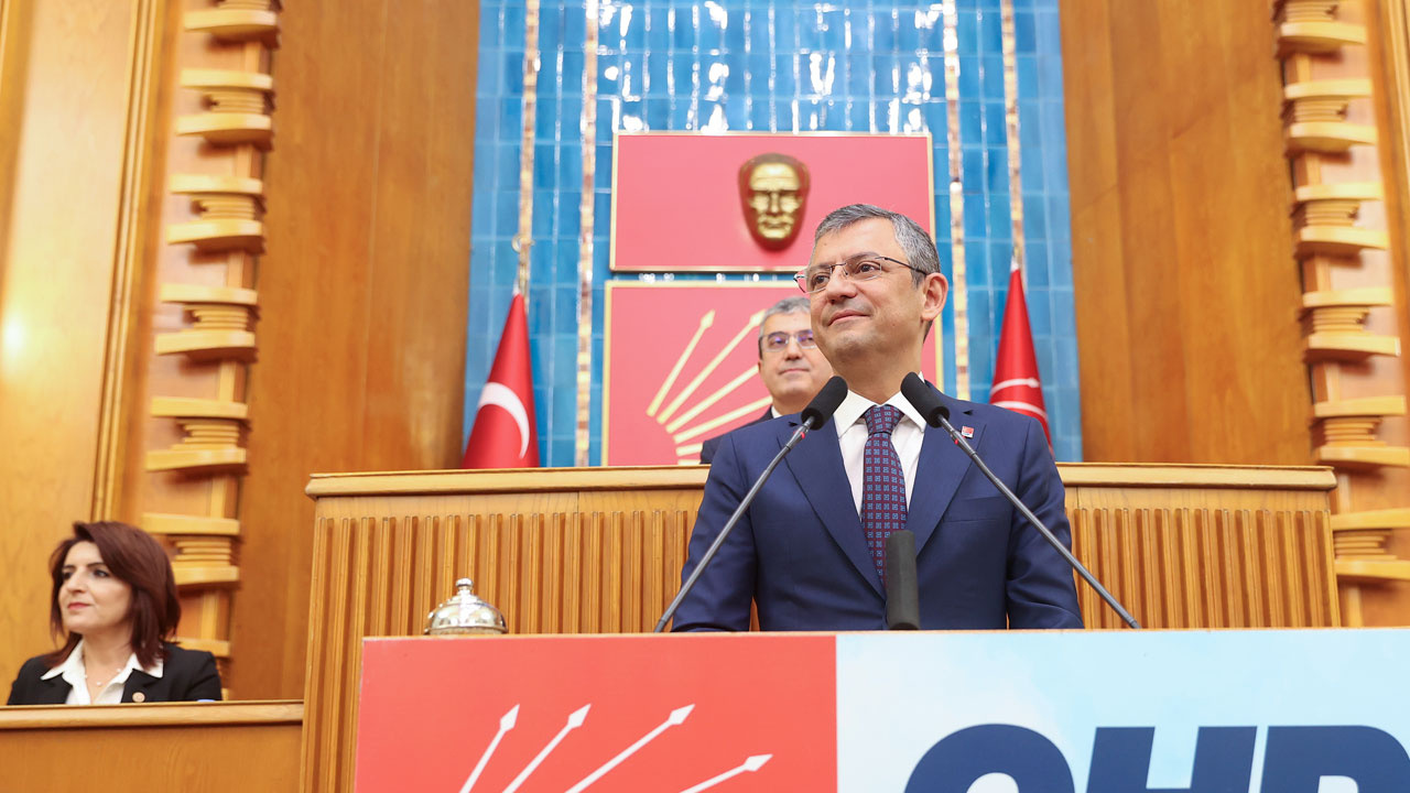 Özgür Özel ilk grup toplantısında Kemal Kılıçdaroğlu'nu unutmadı: Vefamızı her fırsatta her zaman göstereceğiz