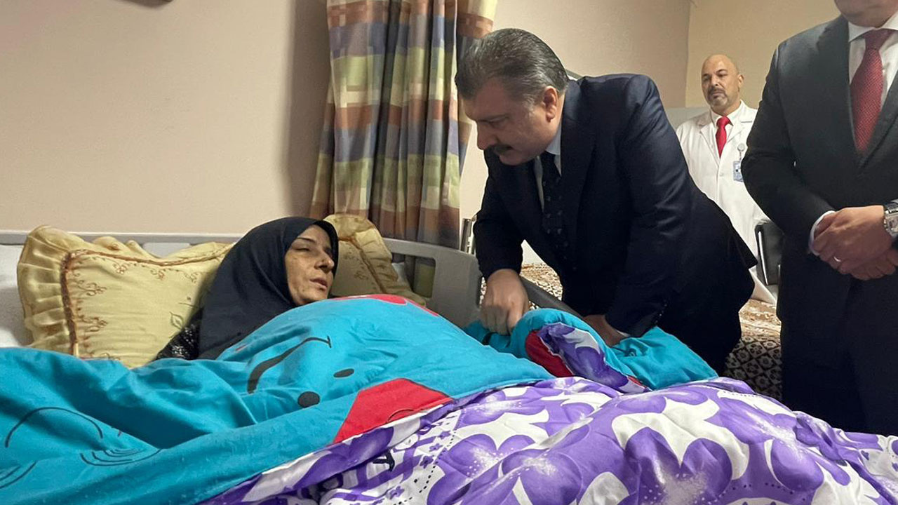 Bombardımandan sağ kurtulan kadın anlattı Bakan Fahrettin Koca dinledi