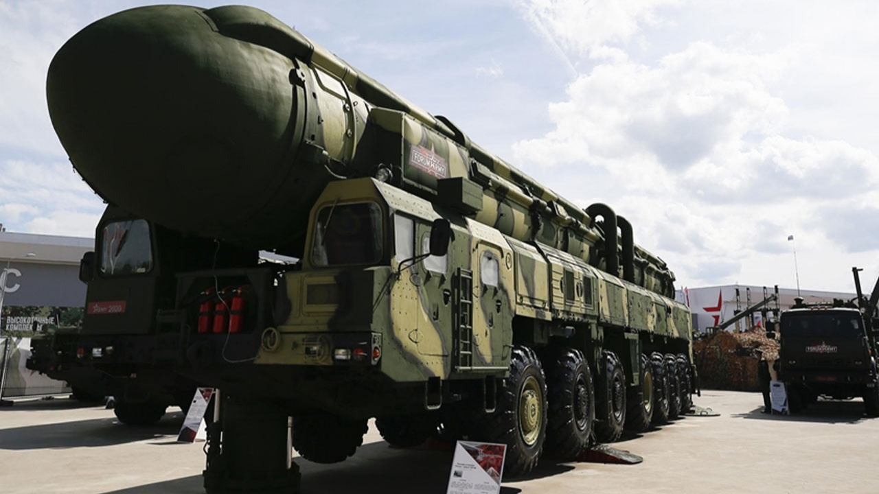 Rusya'nın, nükleer kapasiteli hipersonik "Avangard" füzesi, fırlatma deposunda!