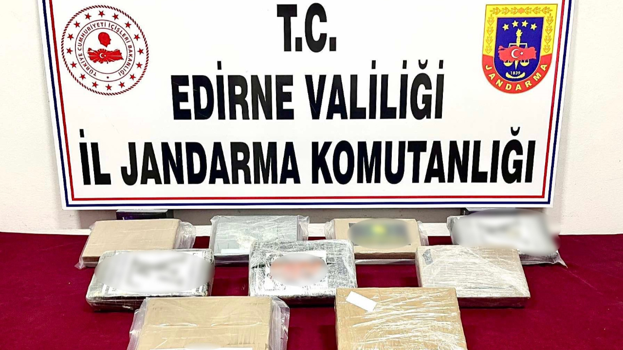 Edirne'de bir tırda yapılan aramada 10 kilogram uyuşturucu ele geçirildi