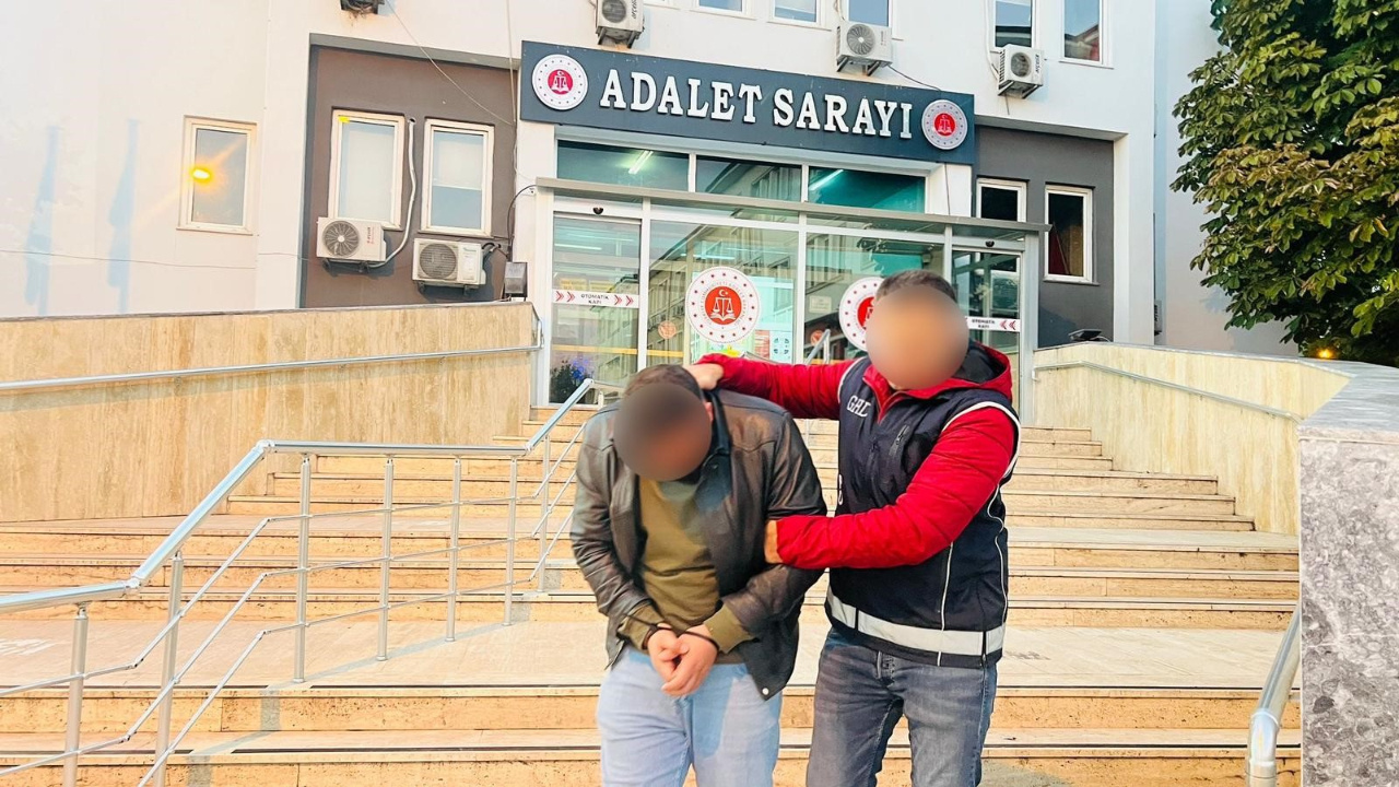 Kocaeli'de durdurulan 2 farklı araçtan 11 düzensiz göçmen çıktı, 2 kişi tutuklandı