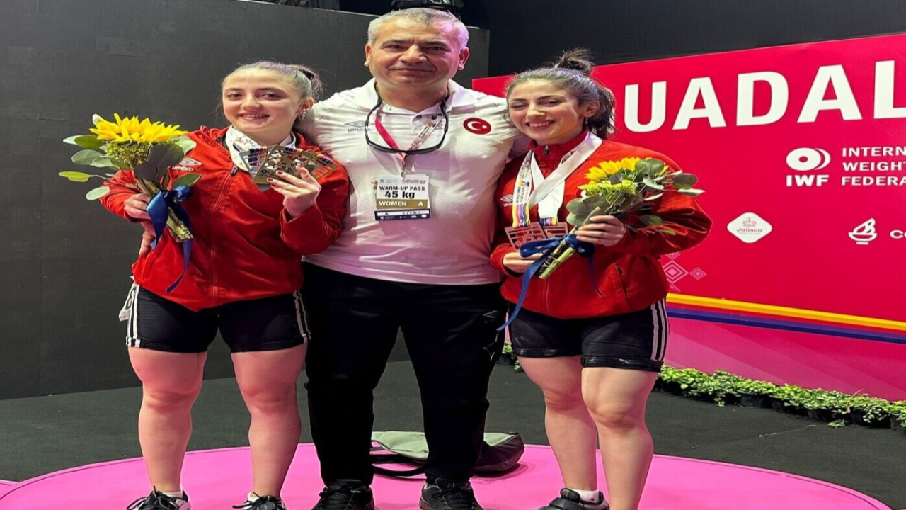 Denizlili halterci kızlar Meksika'da Türkiye'yi temsil ettiler, altın madalya kazandılar