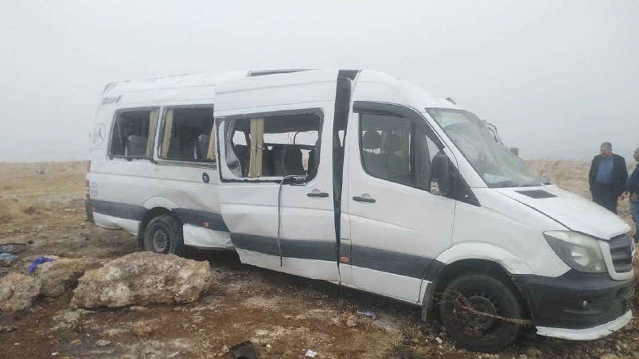 Gaziantep'te cenazeye gidenleri taşıyan minibüs devrildi: 2'si ağır 18 yaralı