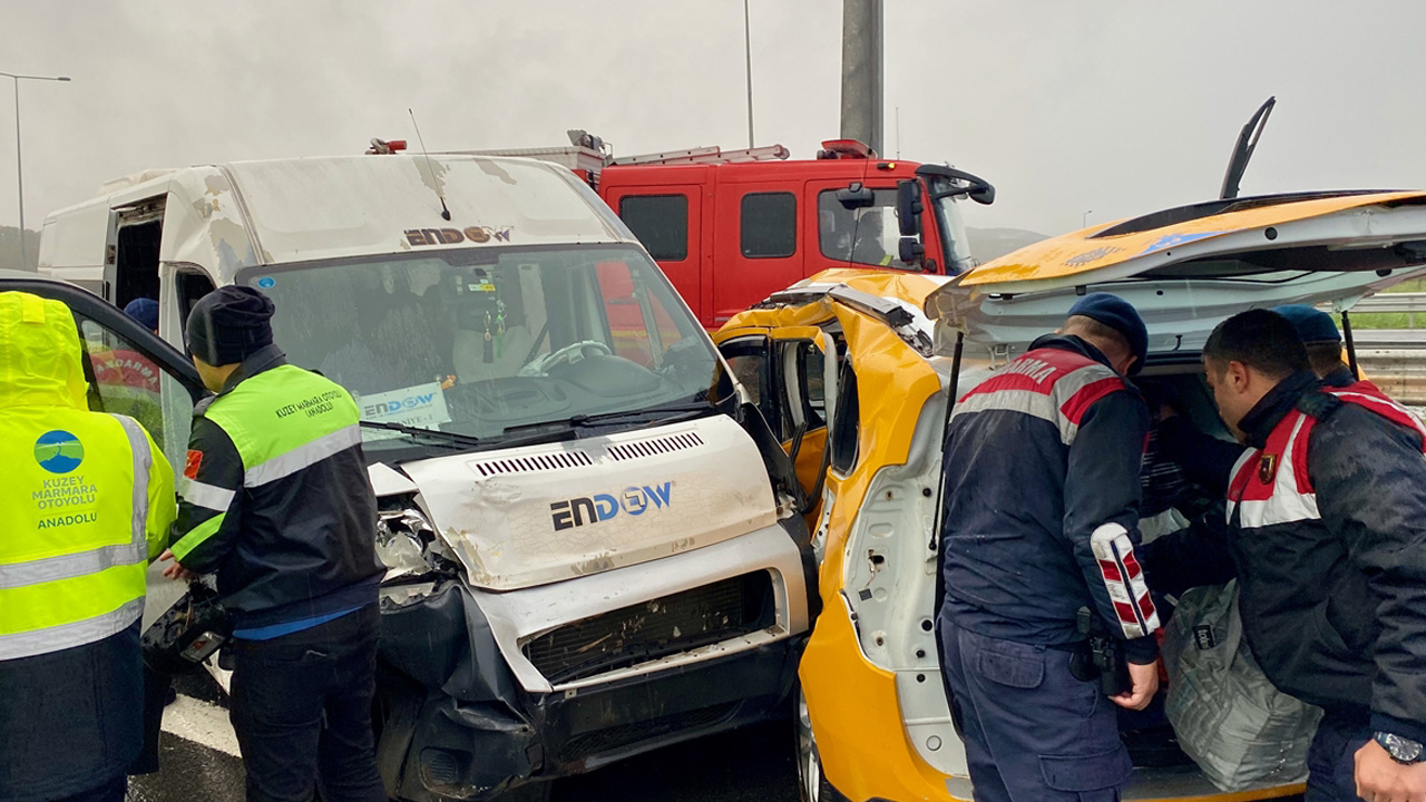 Kocaeli'de trafik kazası: 13 yaralı