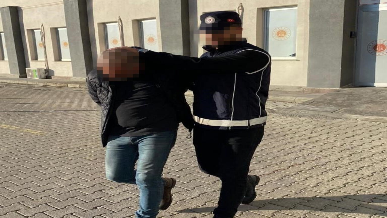 Erzincan’da göçmen kaçakçısı Afganistan uyruklu 4 kaçak göçmen yakalandı, 1 kişi tutuklandı