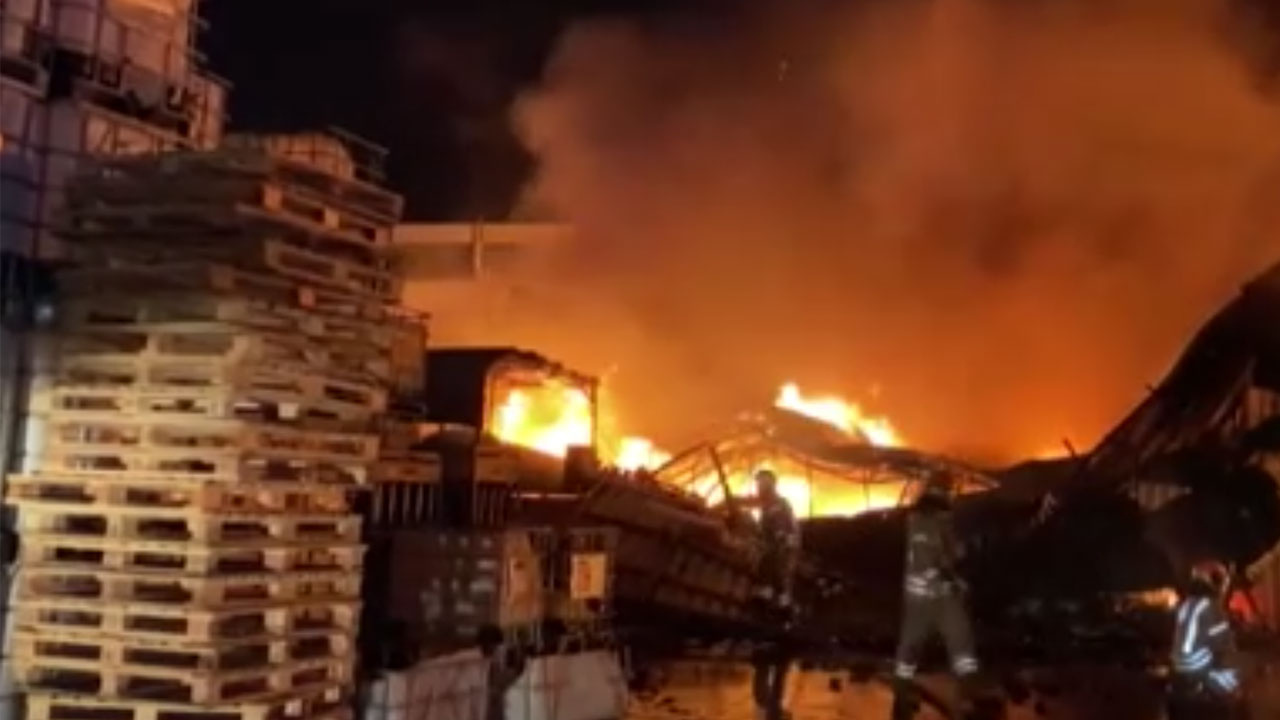İstanbul Esenyurt'ta kimyasal madde deposunda yangın çıktı