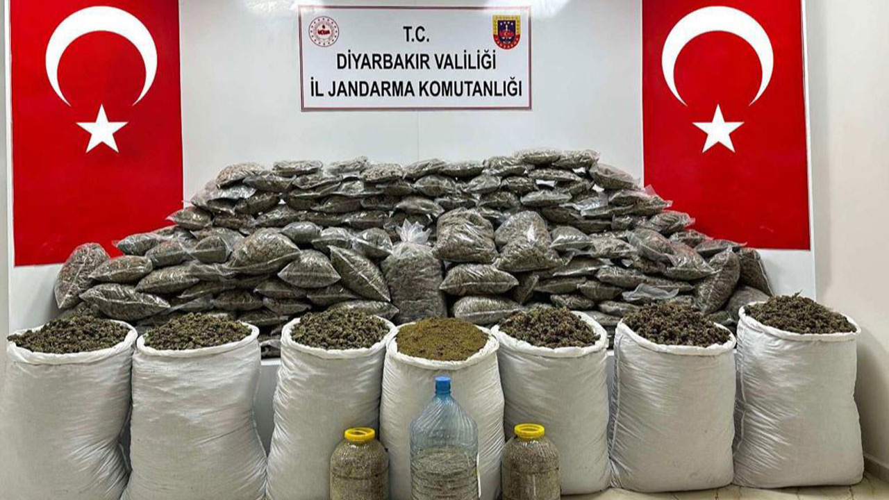Diyarbakır'da el yapımı patlayıcı ve 204 kilogram esrar yakalandı!