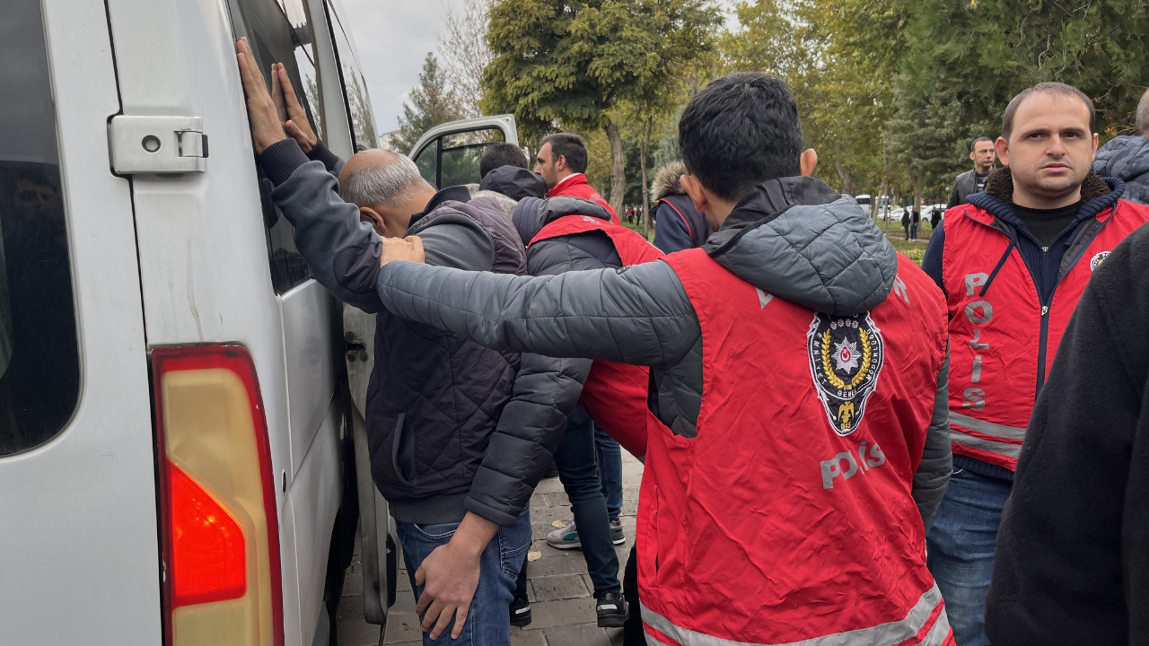 Diyarbakır’da izinsiz yürüyüşte gözaltına alınan 55 kişi serbest bırakıldı