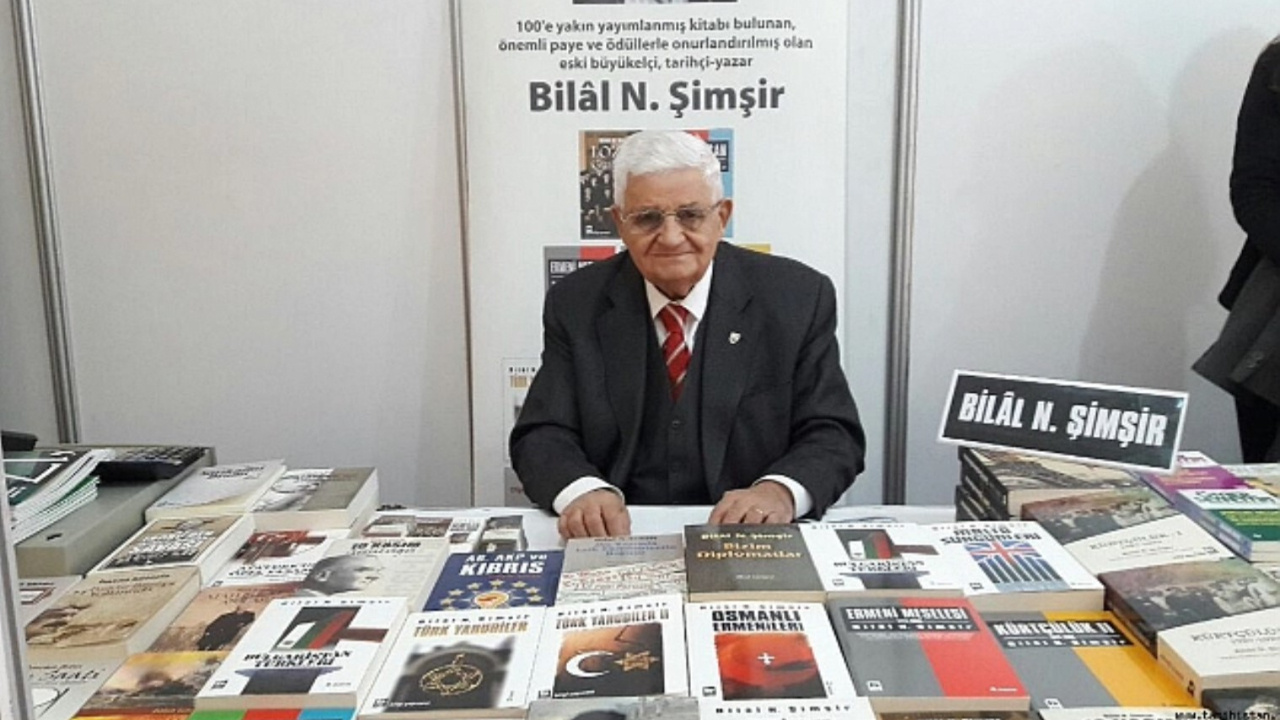Tarihçi yazar Bilal Şimşir vefat etti