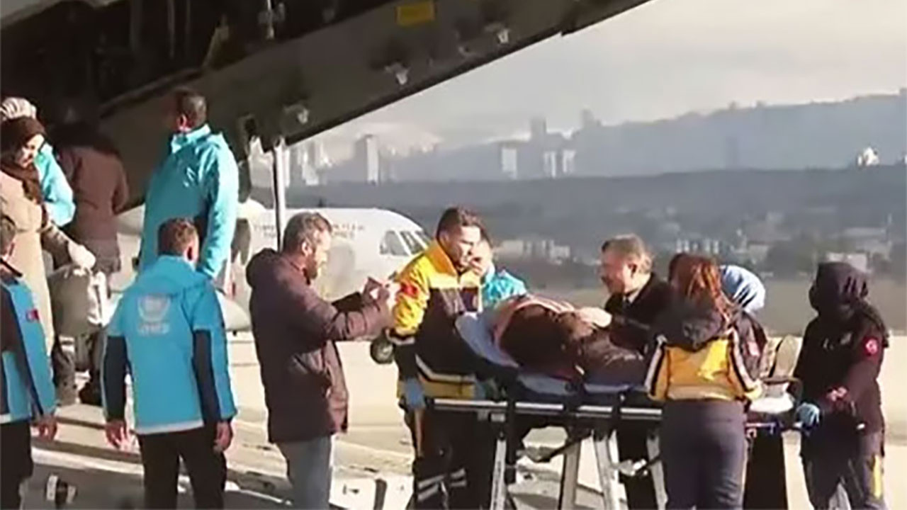 Gazze'li 61 hasta daha Türkiye'ye getirildi! Sağlık Bakanı Koca: Gazze'ye sahra hastanesi kuracağız