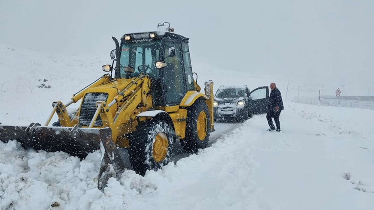 Kars’ta yedi köy yolu ulaşıma kapandı; ikinci bir uyarı daha geldi!