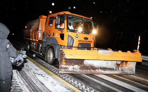 Görüntülere bakın! 8 ilde kar yağışı etkili oluyor: Ulaşımda aksamalar yaşanıyor