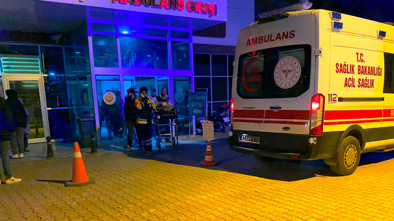Konya'da lastiği patlayan motosiklet devrildi, 1 kişi yaralandı