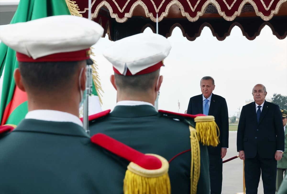 Cumhurbaşkanı Erdoğan Cezayir'de! Resmi törenle karşılandı