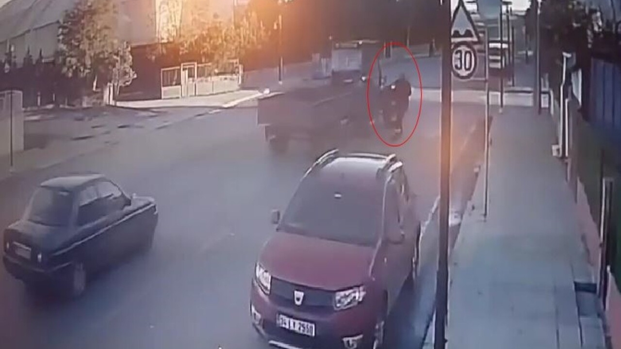 Tekirdağ'da Scooter ile traktörün çarpıştığı kaza kameralara yakalandı