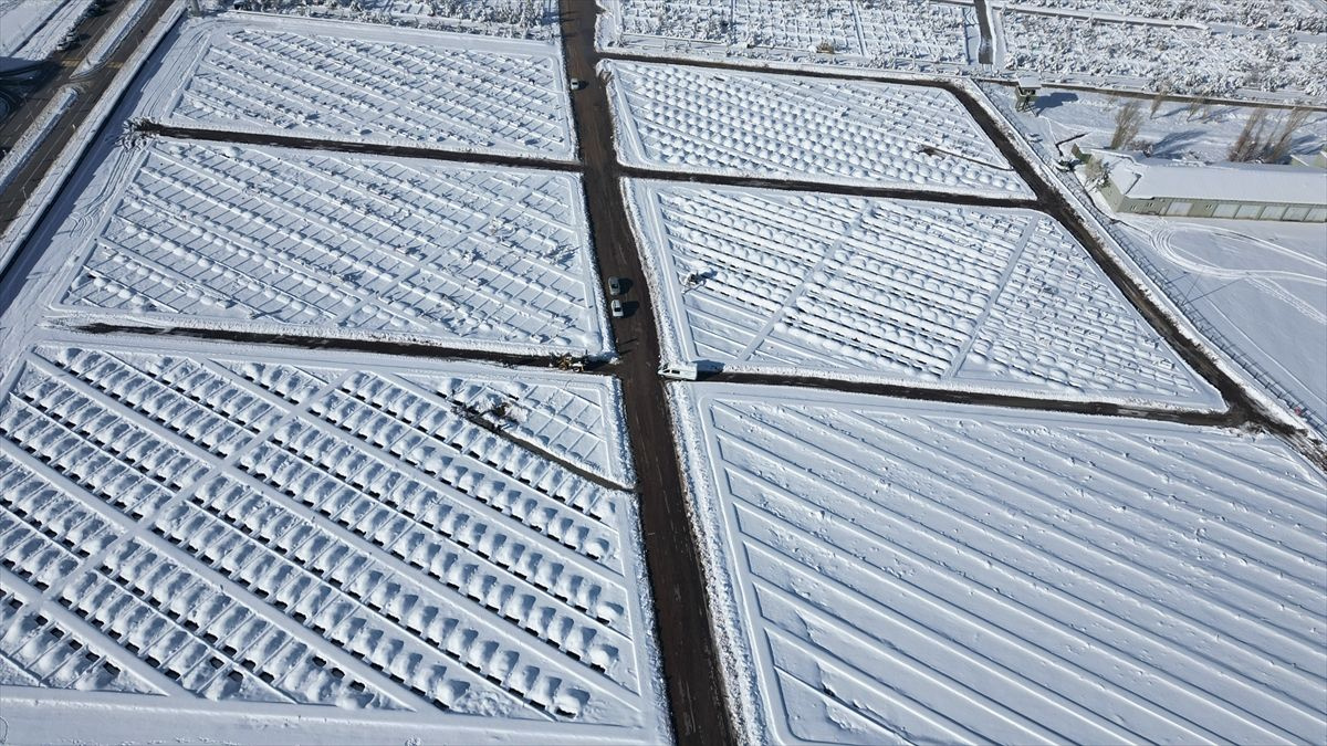 Erzurum'da 600 mezar yeri açıldı! Kara kış gelmeden yapıldı