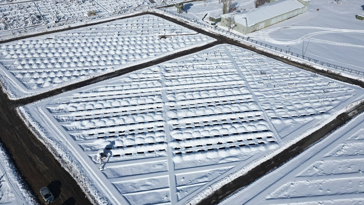 Erzurum'da 600 mezar yeri açıldı! Kara kış gelmeden yapıldı