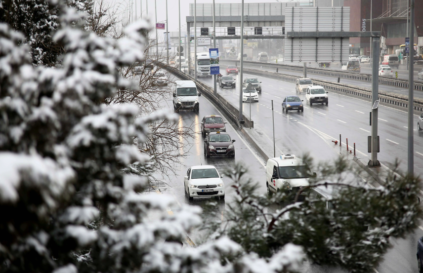 Valilik alarm verdi, ekipler teyakkuzda! İstanbul'a pazar günü kar geliyor