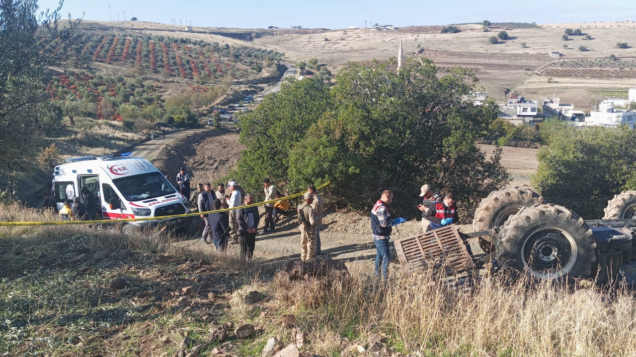 Kilis’te traktör devrildi, 1 kişi hayatını kaybetti
