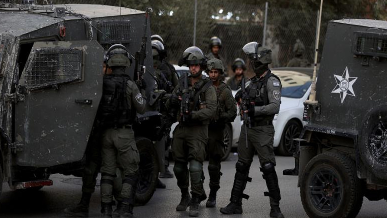 İsrail, Gazze'de "insani ara" devam ederken Batı Şeria'da 260 Filistinliyi gözaltına aldı