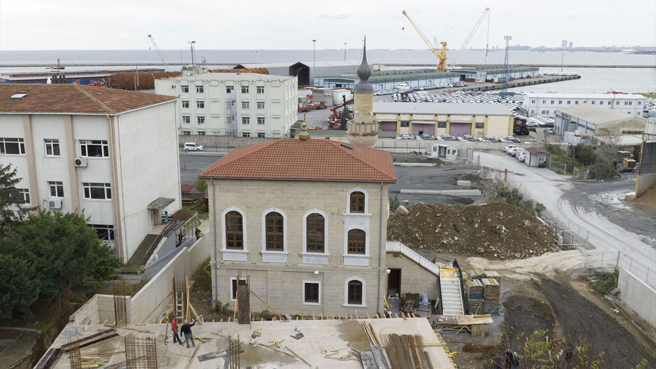 İstanbul'e gelen ajanların fotoğraflarıyla ortaya çıktı 357 yıllık cami yeniden inşa edildi