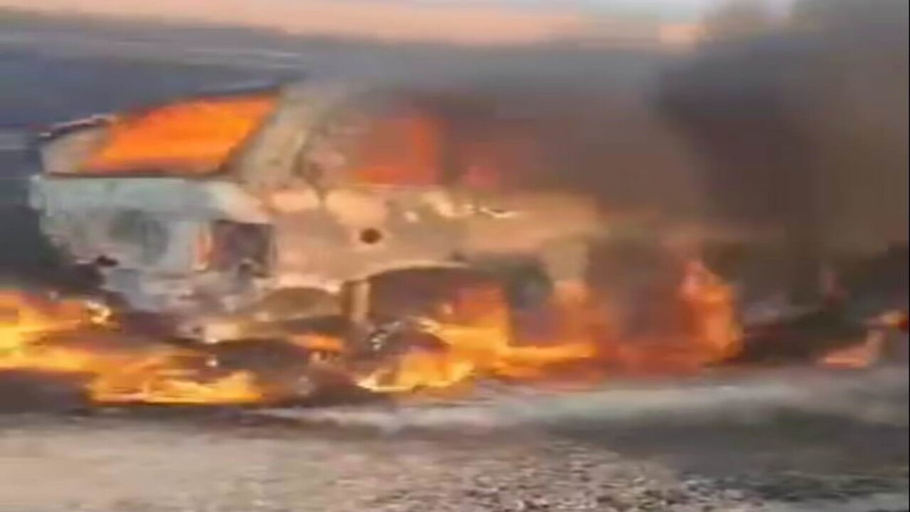 Konya'da traktörle çarpışan otomobil alev alev yandı