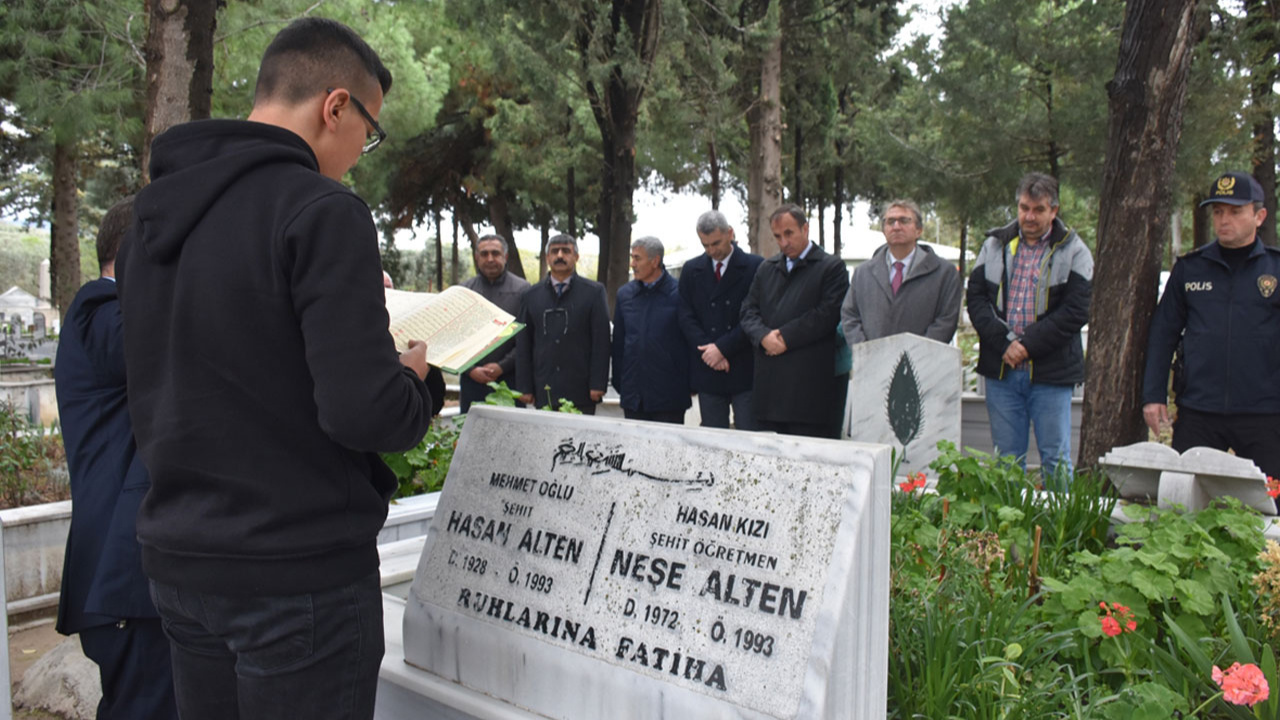 Şehit öğretmen Neşe Alten ve babası mezarları başında anıldı!