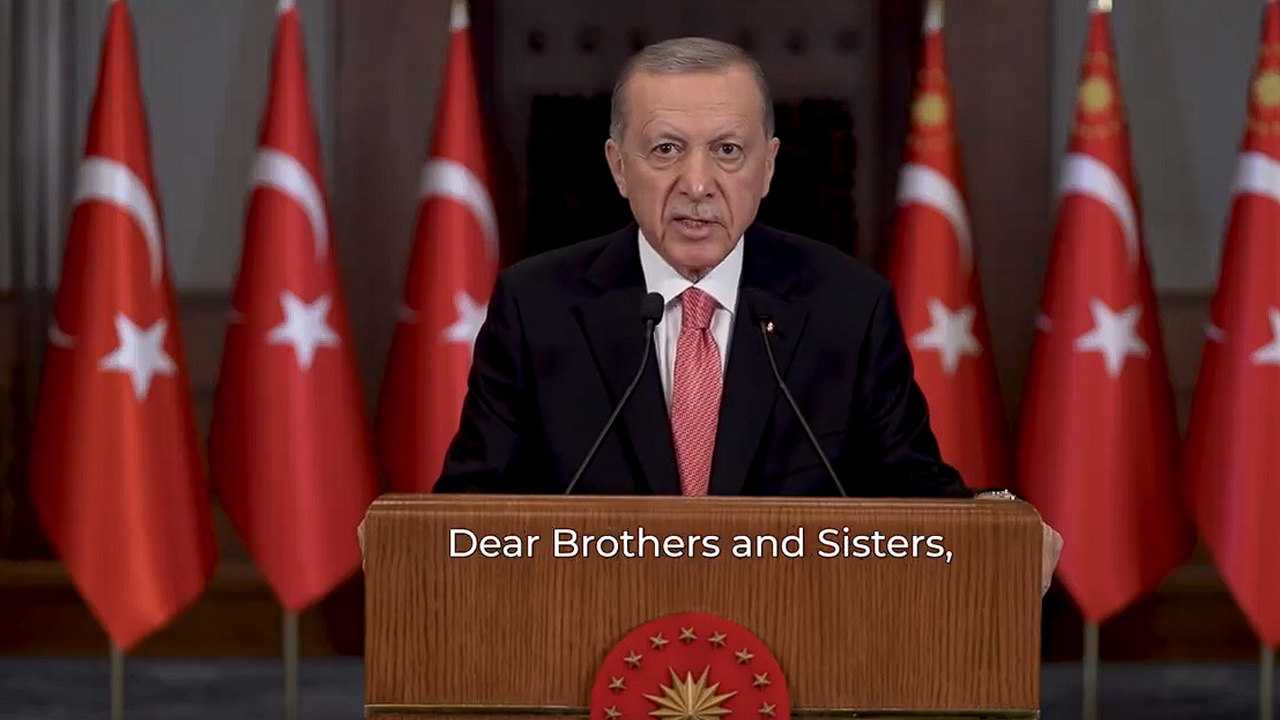 Cumhurbaşkanı Erdoğan, " Helal zirvesi, yeni ufuklar açacak" deyip İslam İşbirliği Teşkilatı üyesi ülkelere çağrı yaptı
