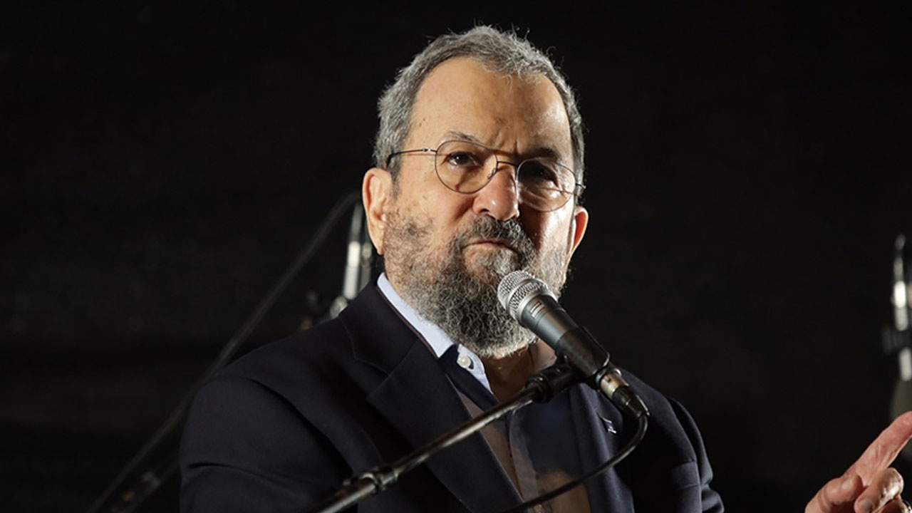 Eski Başbakan Ehud Barak hain ilan edildi