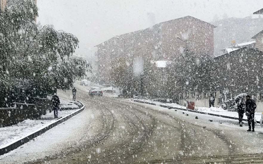 Tüm yurtta alarm, fırtına, lodos, kar! Bu gece geliyor! İşte İstanbul'a karın yağacağı saat
