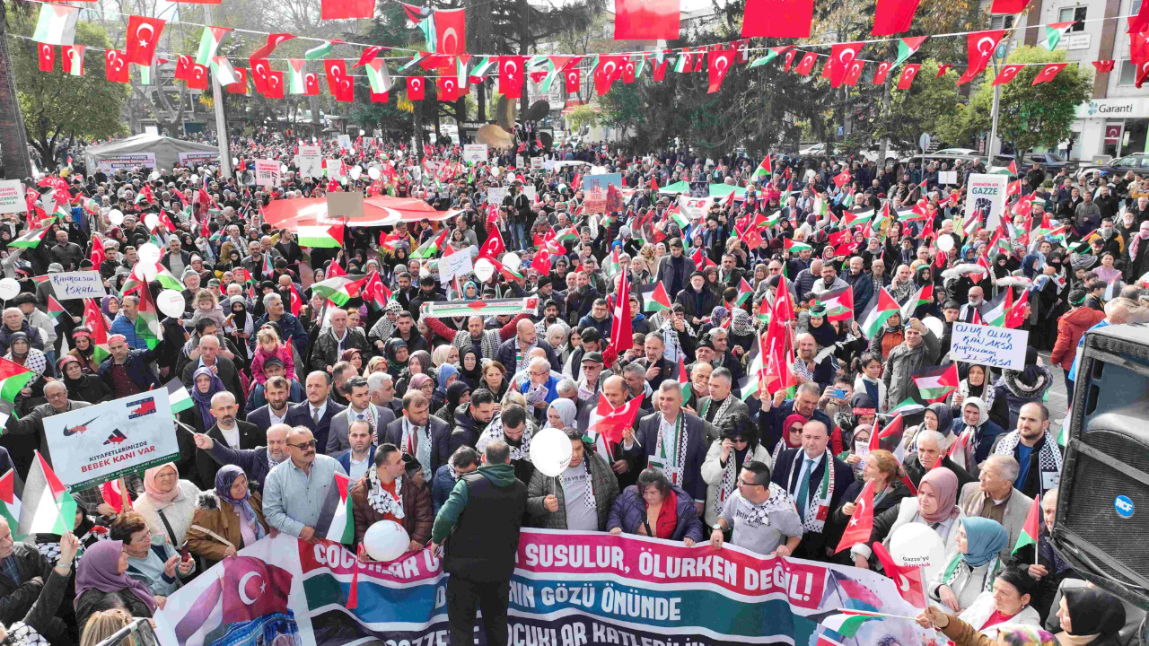 Gölcük'te binlerce kişi Filistin'de yaşanan zulmü protesto etmek için yürüdü