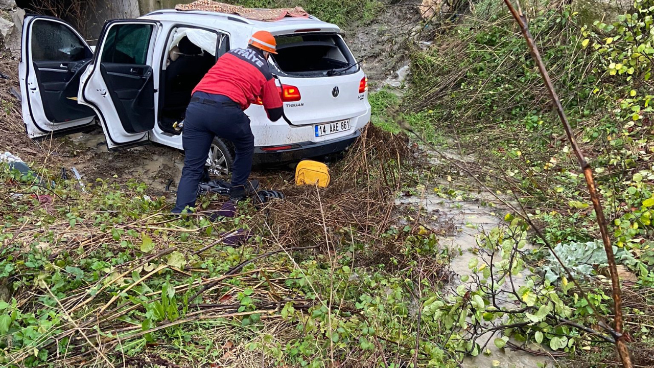 Bolu’da otomobil dereye uçtu, 1 kişi yaralandı