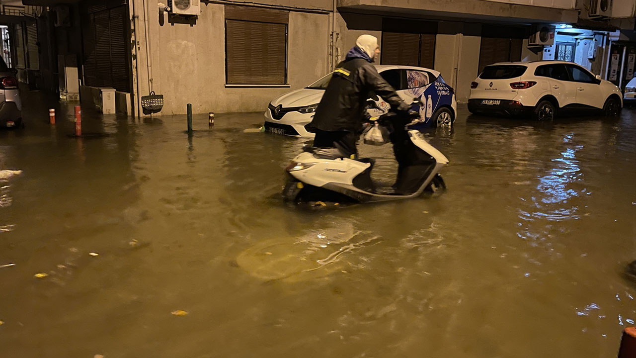 İzmir'de deniz taştı, cadde ve arka sokaklar su altında kaldı gün ağardı hasar ortaya çıktı