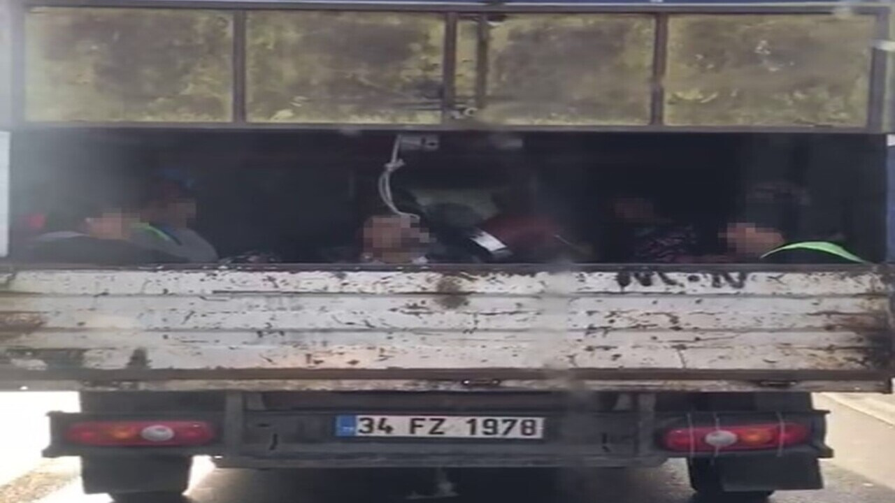 İBB kadın çalışanlarını kamyonette taşıdı, büyük tepki topladı
