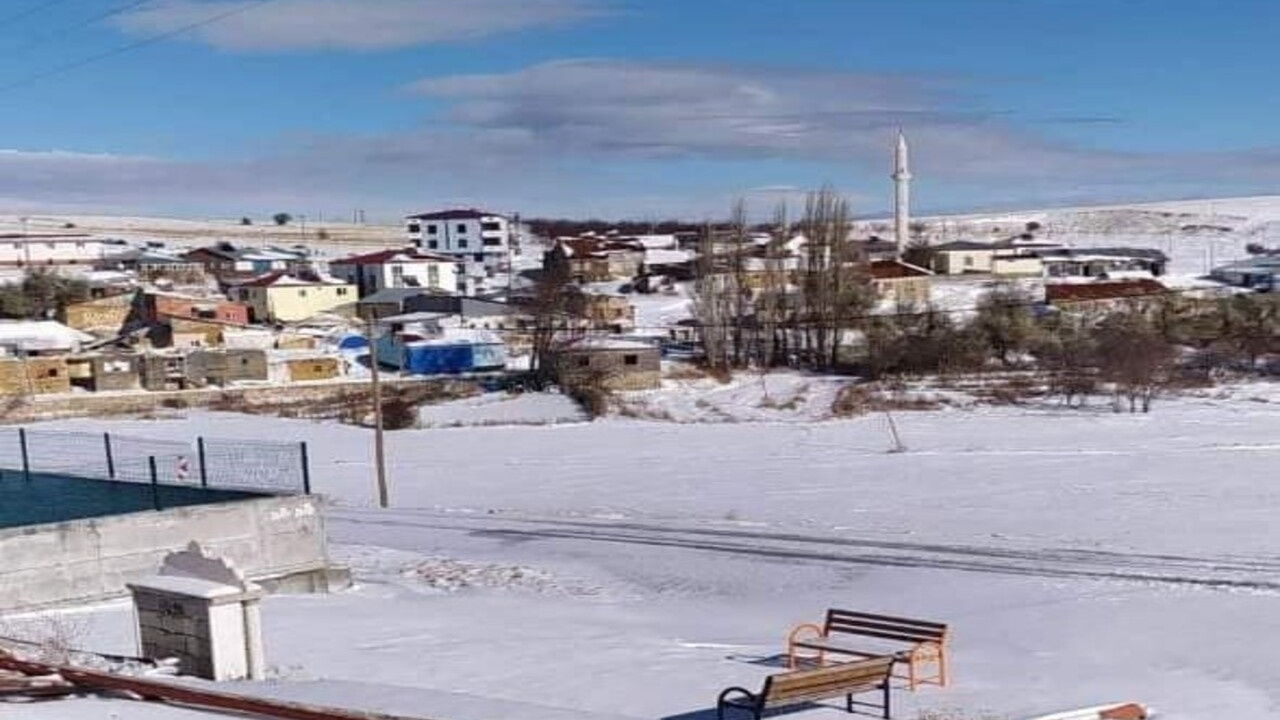 Malatya’da şiddetli kar yağışı etkili oluyor, şehir beyaza büründü