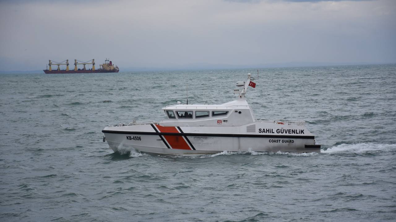 Zonguldak'ta batan geminin kayıp 7 personelini arama çalışmaları devam ediyor