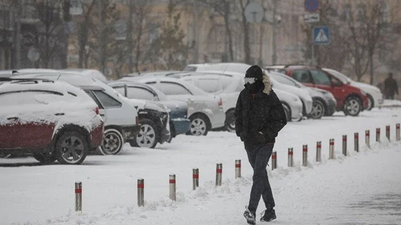 Ukrayna'da dondurucu soğuklar nedeniyle 10 kişi öldü