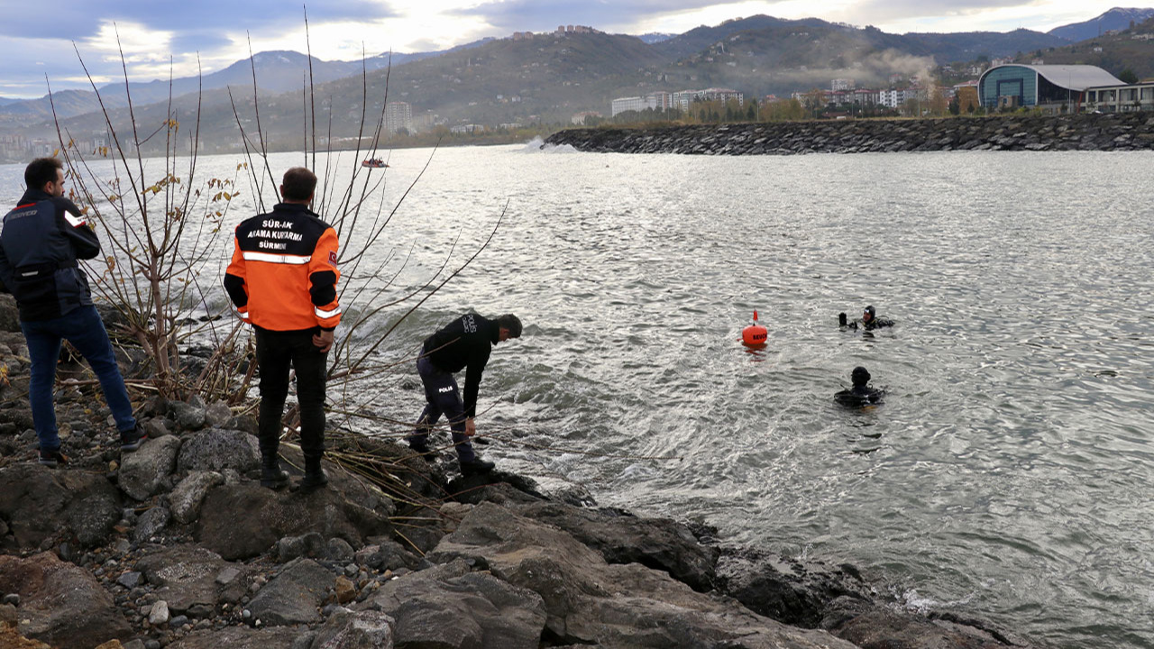 Trabzon'da dalgalara kapılan 2 kişiyi arama çalışmaları devam ediyor