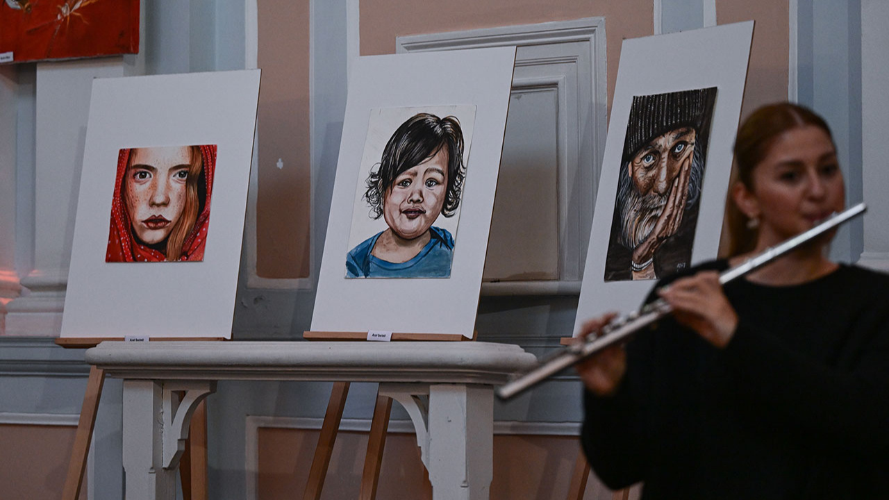 TÜGVA, İzmir Alsancak Garı'nda resim sergisi açtı