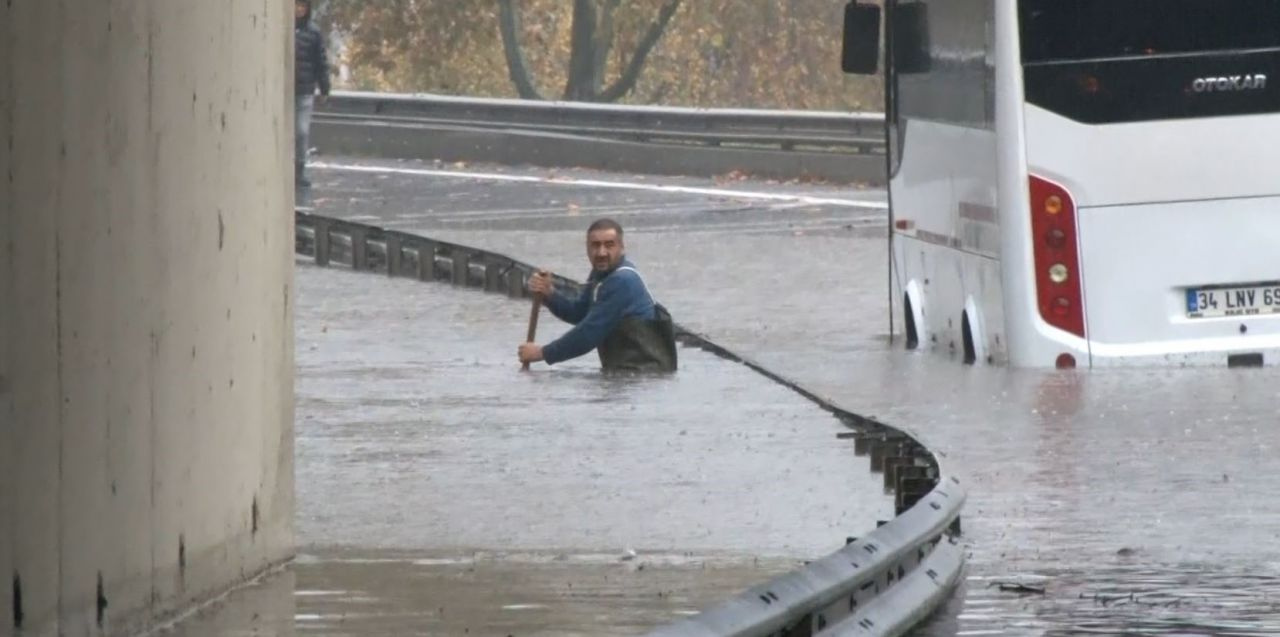 Valilik İstanbul'da fırtınanın bilançosunu açıkladı: 1 ölü, 4 yaralı! En çok yağış hangi ilçeye düştü?