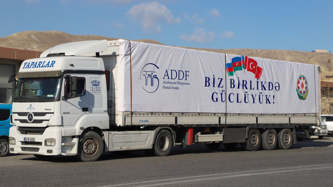 Azerbaycan, Türkiye’deki depremzedeler için 18 ton yardım gönderdi