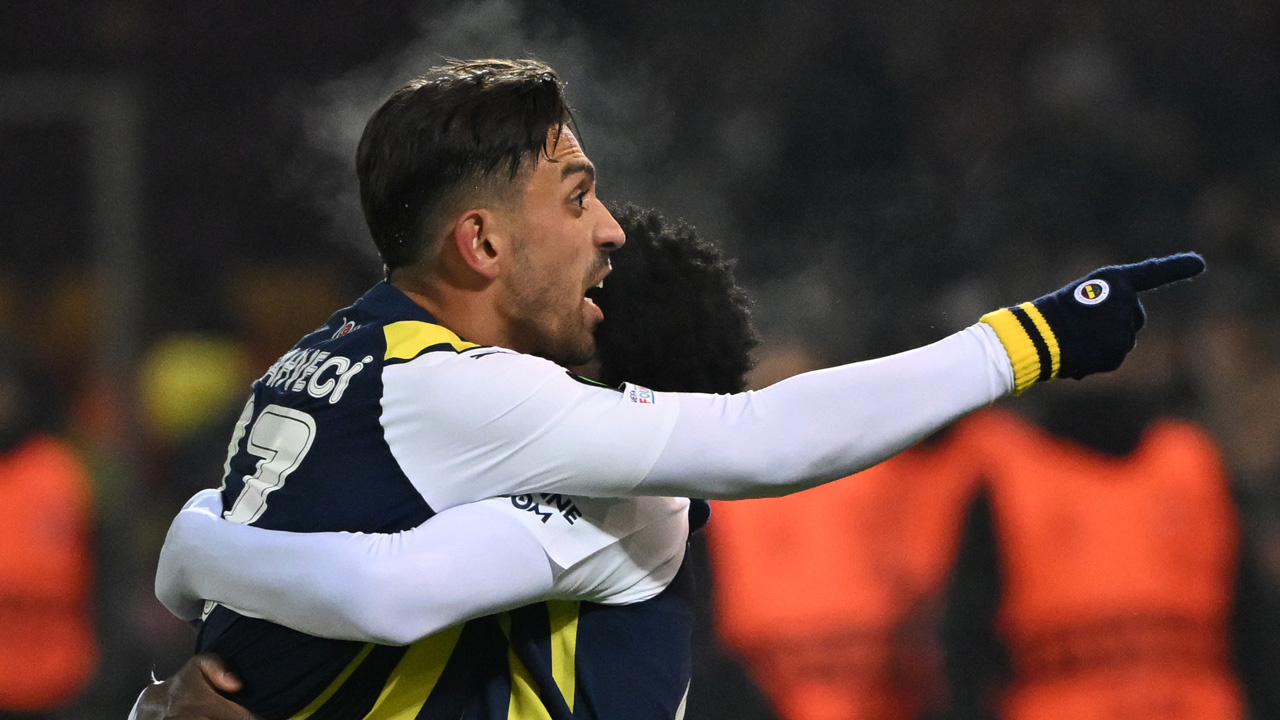 Fenerbahçe için kara gece İrfan Can Kahveci'yi zor tuttular taraftar maç bitmeden stattan ayrıldı