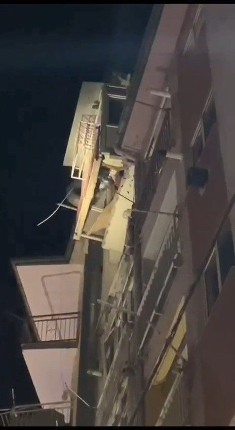 Hava almak için çıktığı balkon çöktü 7. kattan düşerek öldü