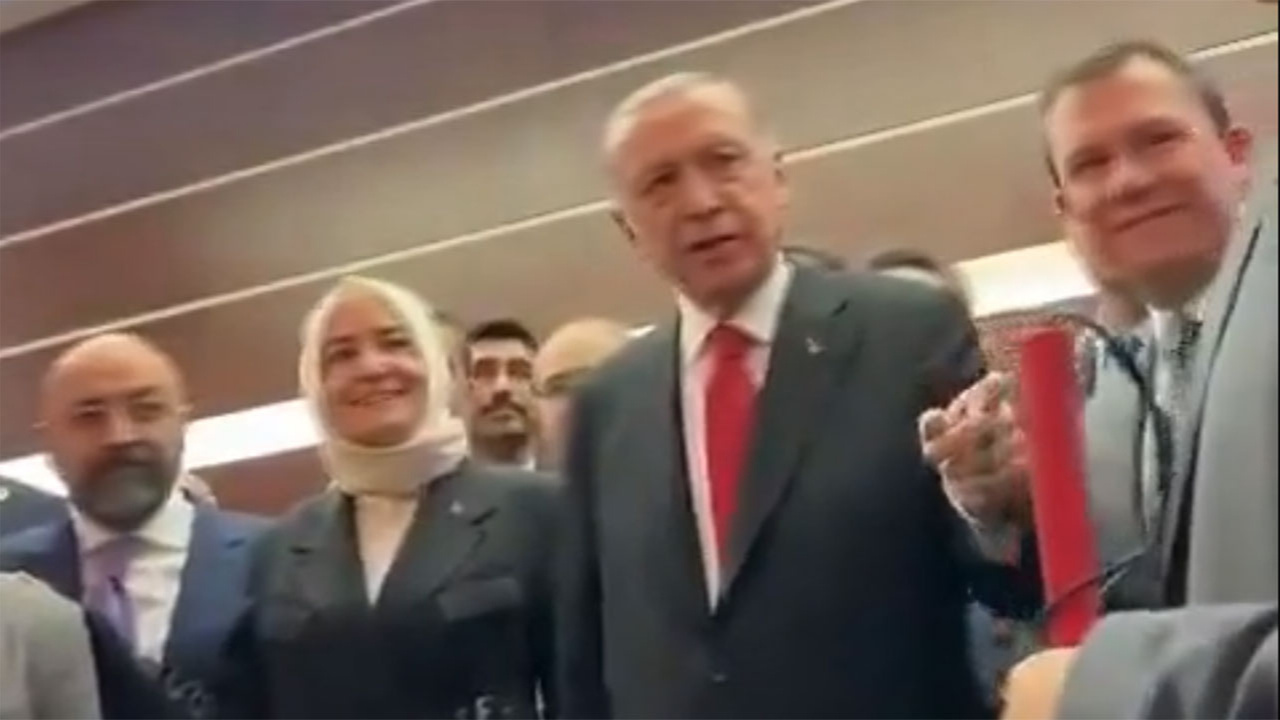 Erdoğan şarkı söyledi! 'Bana her şey Kemal'i hatırlatıyor' deyince...