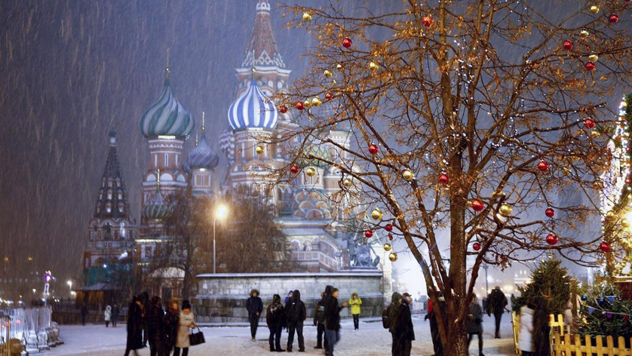 Moskova'da son yılların aralık ayının en yoğun kar yağışı görüldü!