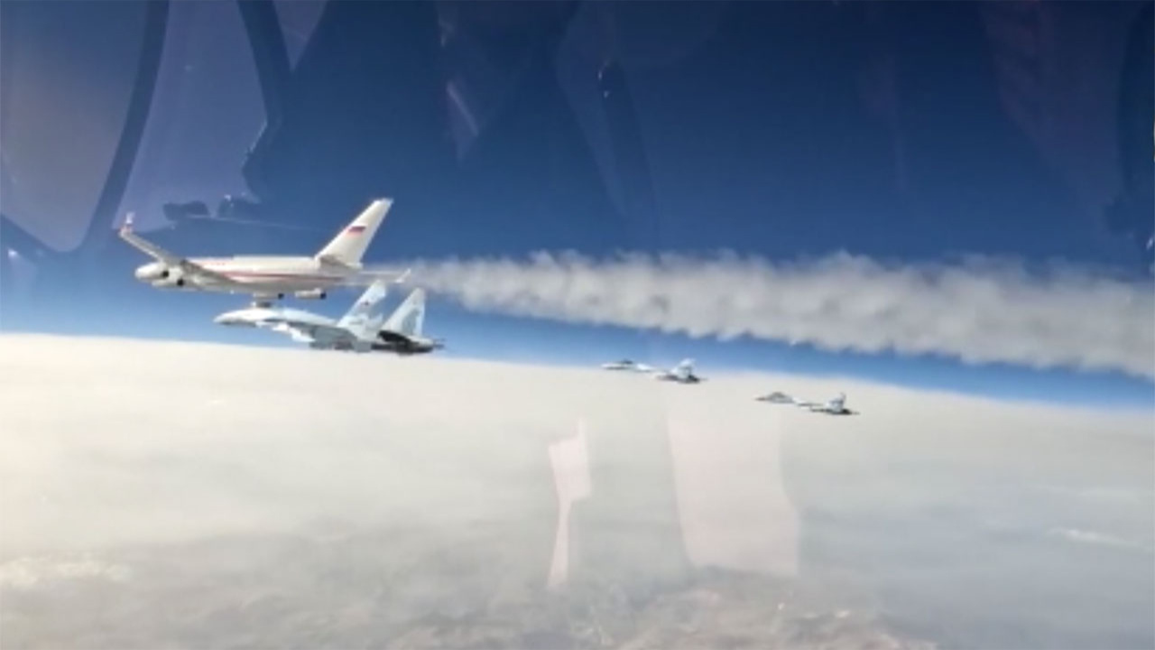 Rusya lideri Putin, savaş uçakları eşliğinde BAE'ye gitti! Hepsi bomba yüklü! Tutuklanma korkusu mu?...
