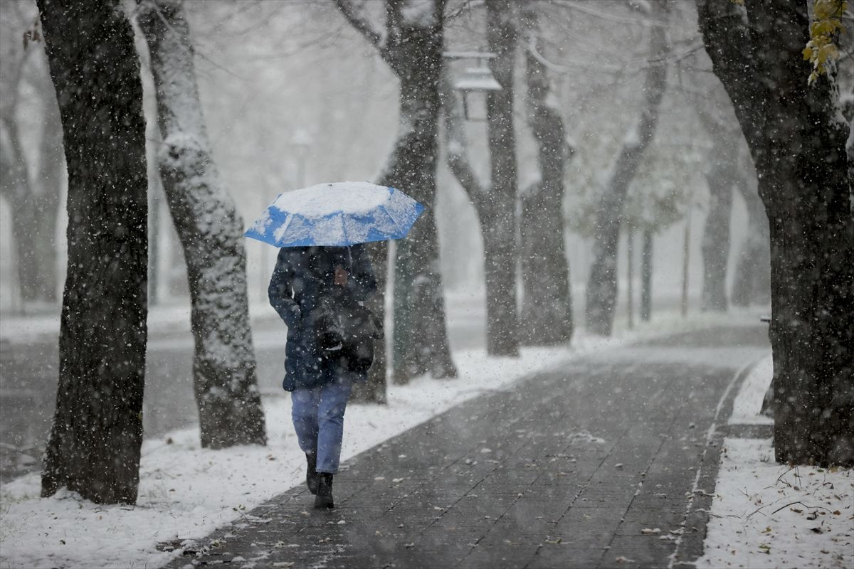 İstanbul'a kar ne zaman yağacak? Haritayı gören herkes heyecanlandı! Meteoroloji'den sağanak alarmı